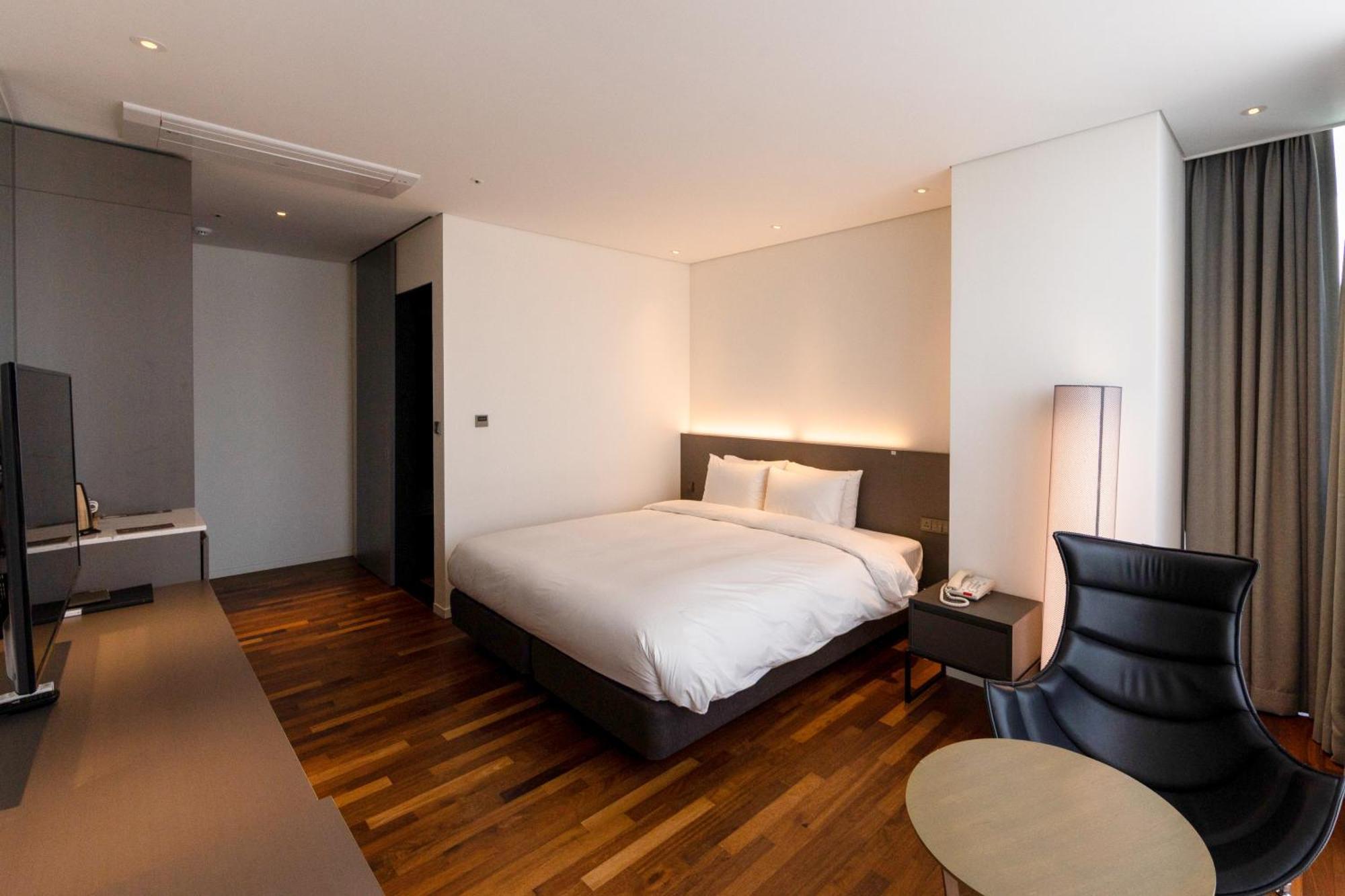 Sky View Hotel Changwon Exterior photo