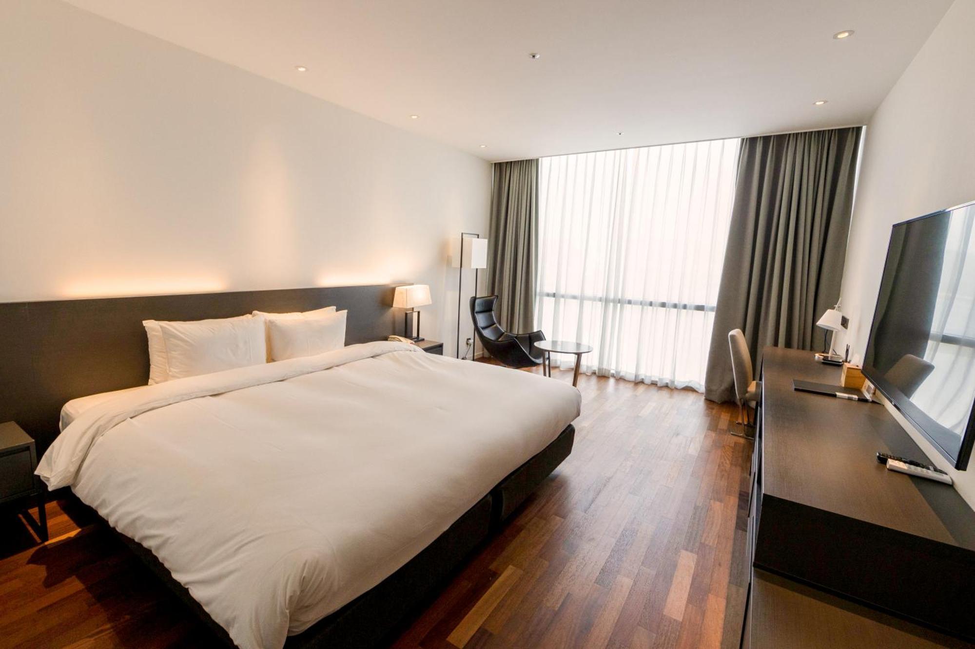 Sky View Hotel Changwon Exterior photo