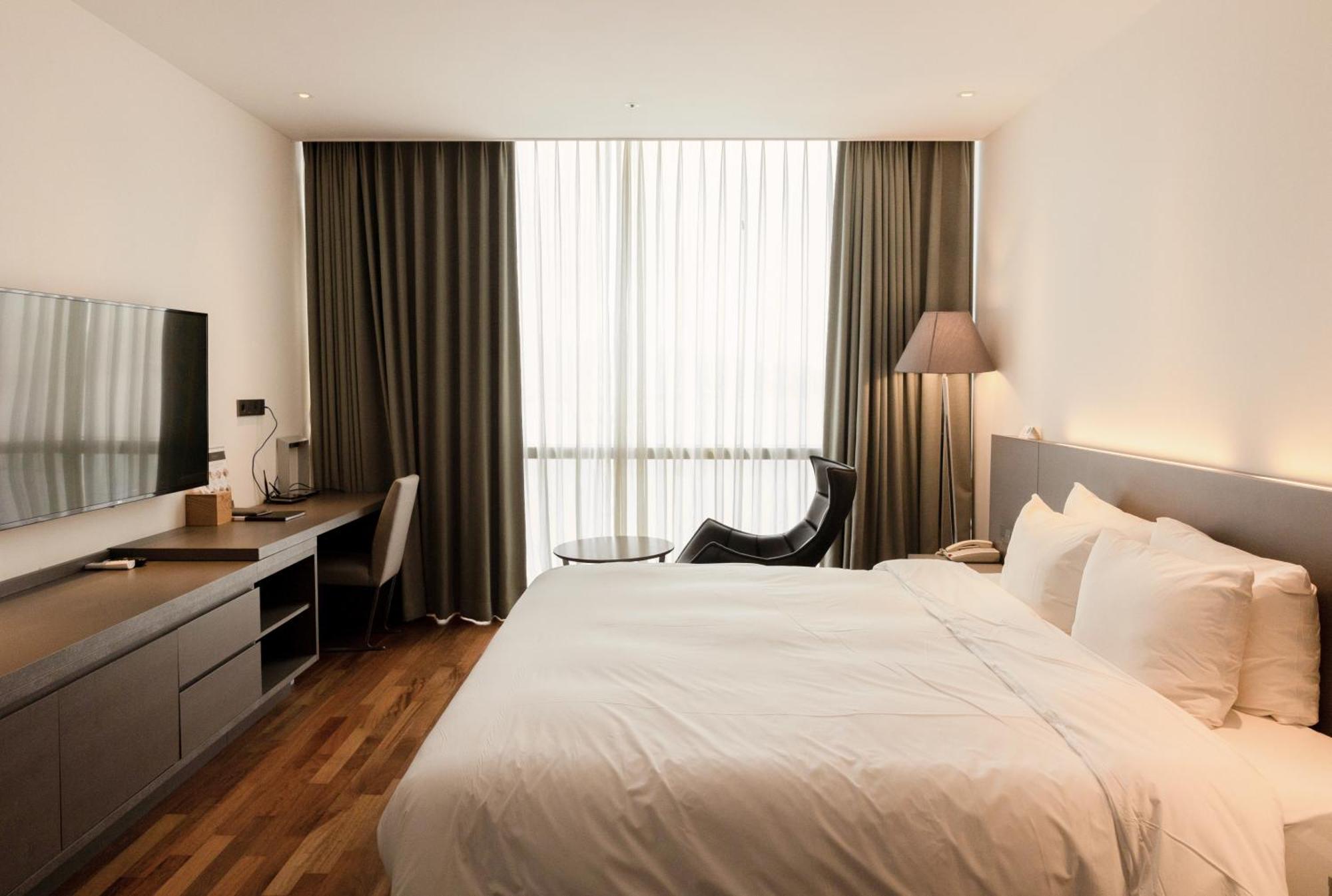 Sky View Hotel Changwon Exterior photo