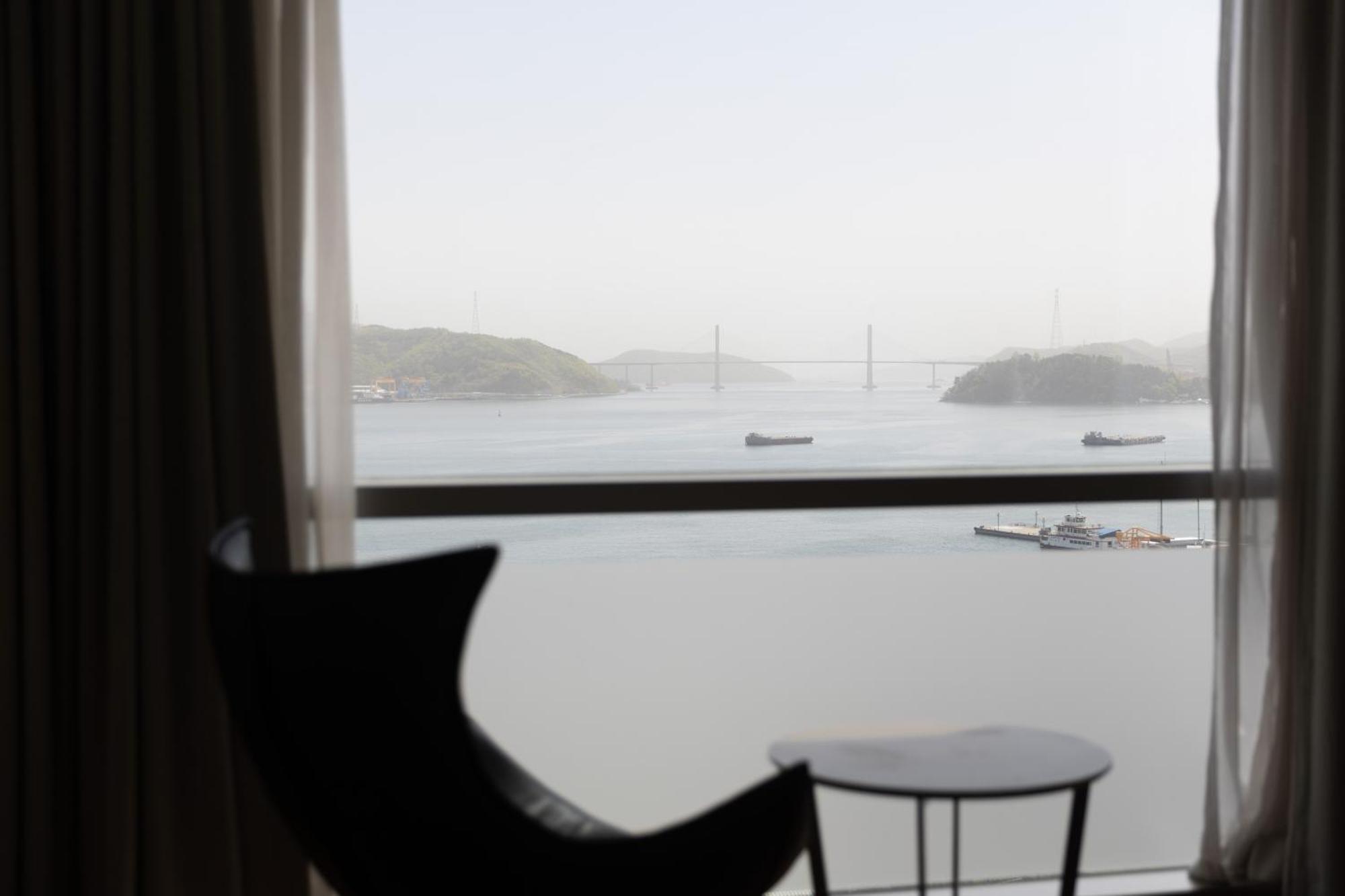 Sky View Hotel Changwon Exterior photo