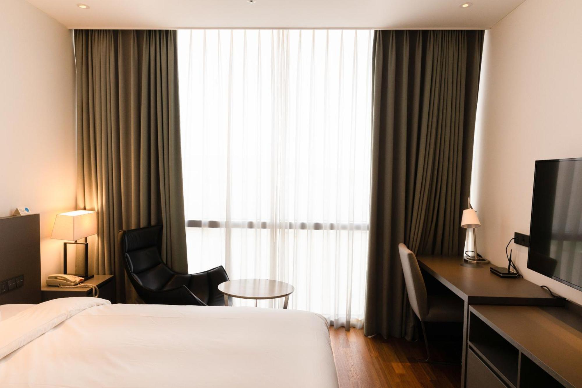 Sky View Hotel Changwon Exterior photo